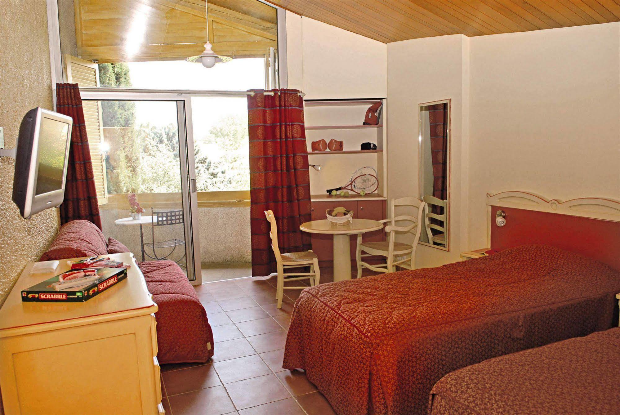 Belambra Clubs L'Isle Sur La Sorgue - Domaine De Mousquety Hotel ภายนอก รูปภาพ