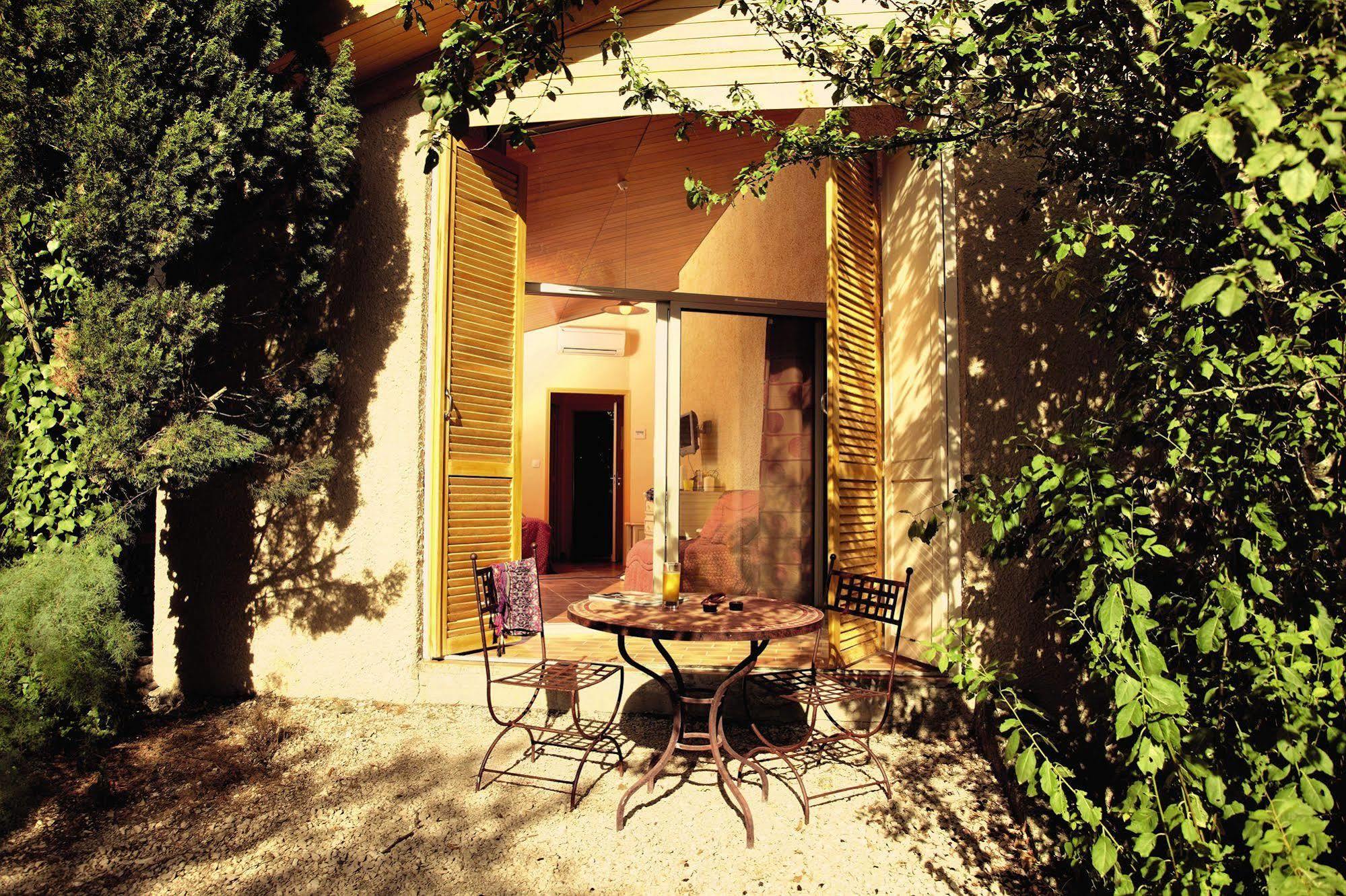 Belambra Clubs L'Isle Sur La Sorgue - Domaine De Mousquety Hotel ภายนอก รูปภาพ